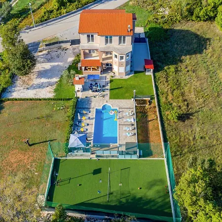 Casa de Férias Stunning In Dugopolje